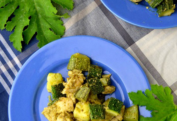 Kurczak w zielonym sosie pesto z cukinią a B M